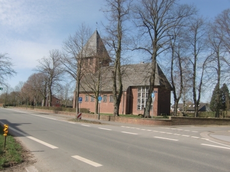 Kalkar-Niedermörmter : Rheinstraße, Kath. Kirche St. Barnabas